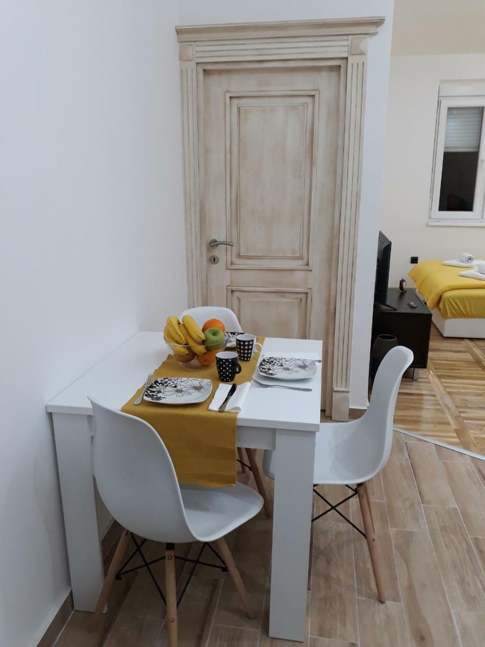 Sweet Yellow Apartment 베오그라드 외부 사진