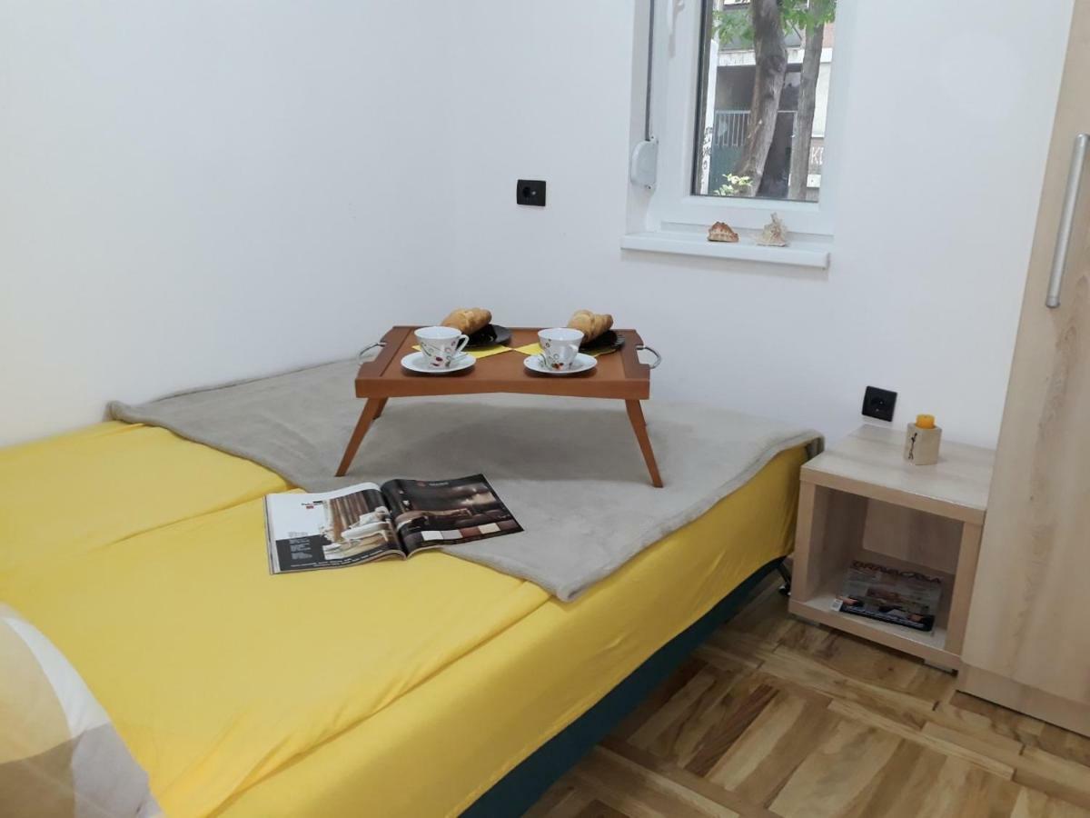 Sweet Yellow Apartment 베오그라드 외부 사진
