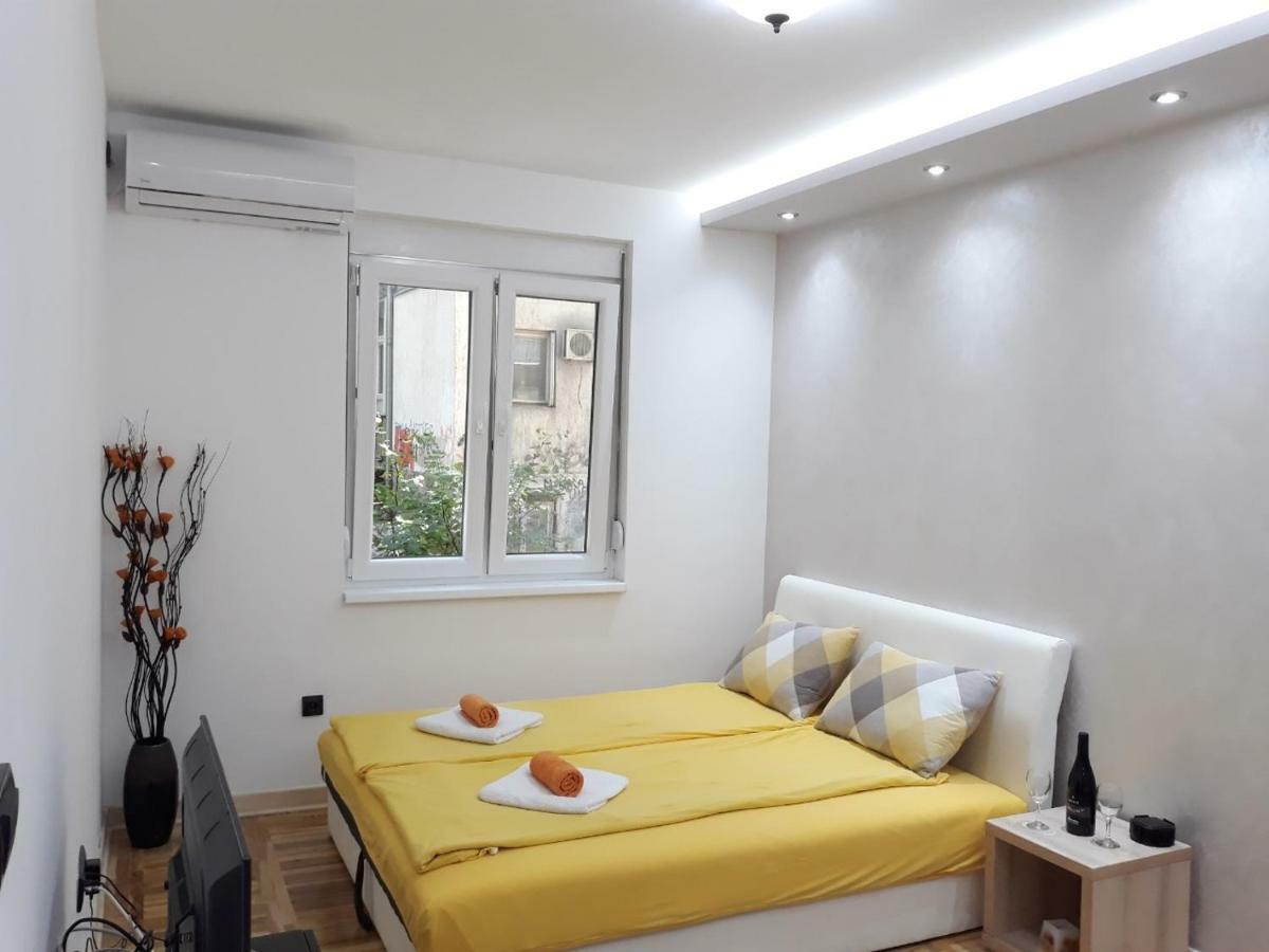 Sweet Yellow Apartment 베오그라드 외부 사진
